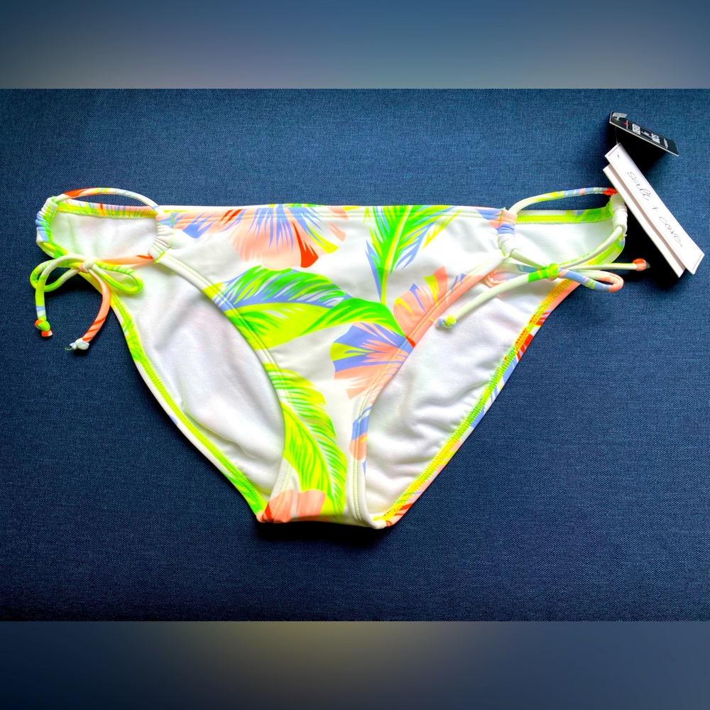 NWT Women’s Swim Bikini bottom Size Large
